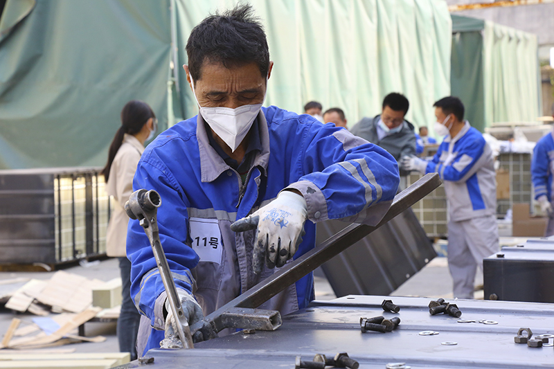 2021年新站高新区第五届劳动和技能竞赛暨97622娱乐电子游戏科技“催化剂组装技能竞赛”火热开赛